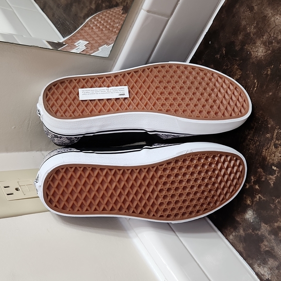 Vans - Picture 4 of 6